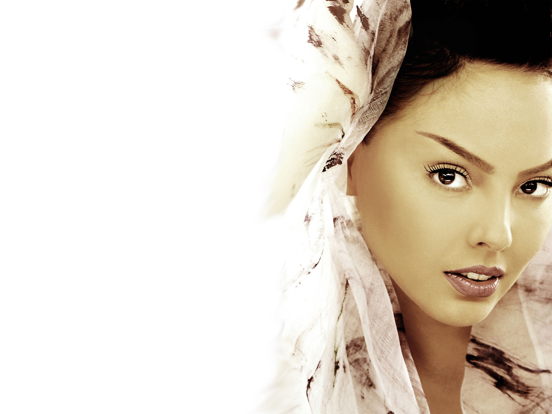 Ebru Gündeş konser ve etkinlik organizasyonları için iletişim,